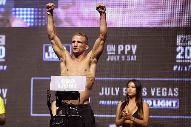 UFC 227 TJ Dillashaw Cody Garbrandt