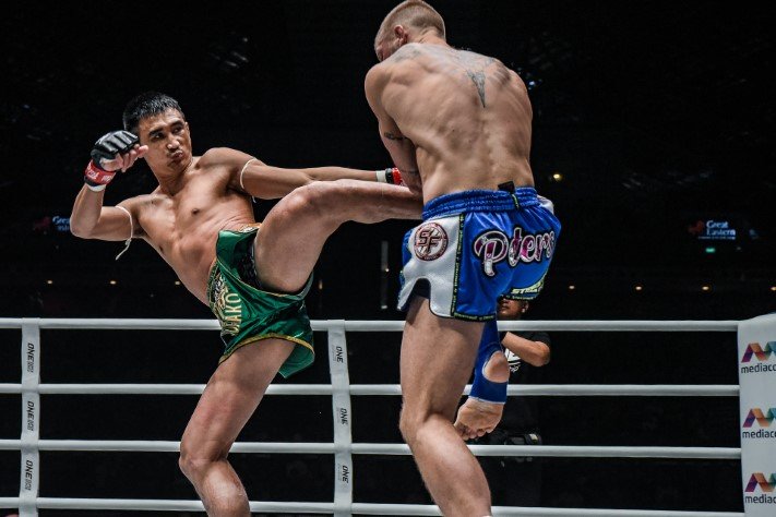 Tawanchai vs. Petchmorakot  Muay Thai Full Fight 