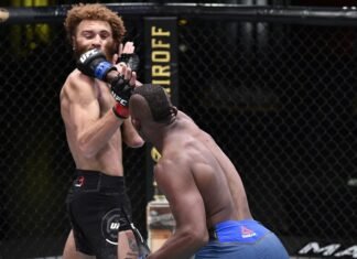 Khama Worthy punches Luis Pena at UFC on ESPN 12