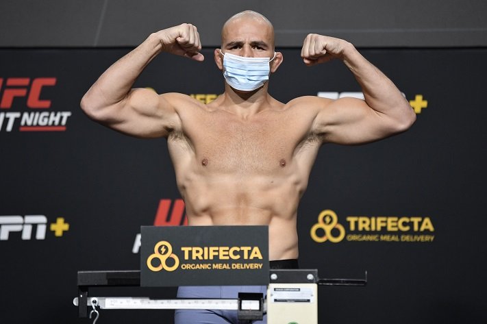 Teixeira vs. Hill Weigh-In Results