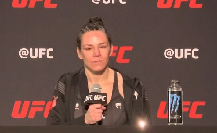 UFC Vegas 47: Alexis Davis Reacts to Illegal Upkick During Stoliarenko ...