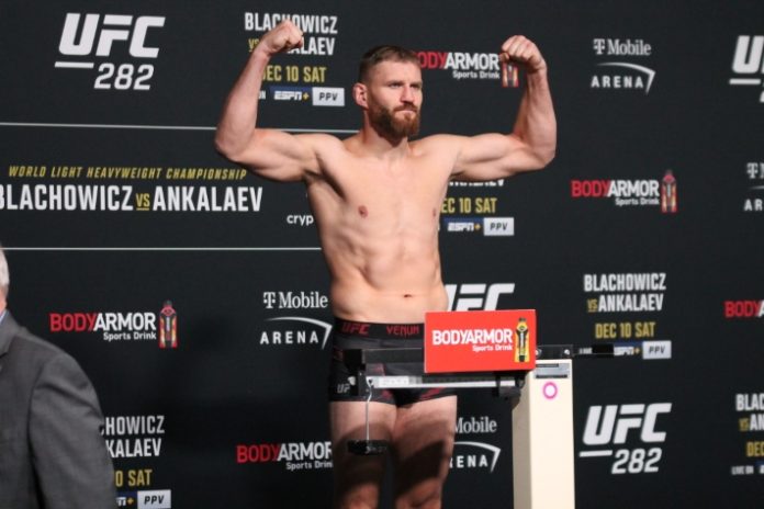 Jan Blachowicz, UFC 282 official weigh-in