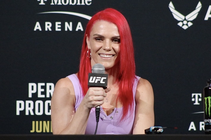 Gillian Robertson Not Expecting Any Dumb Decisions from 