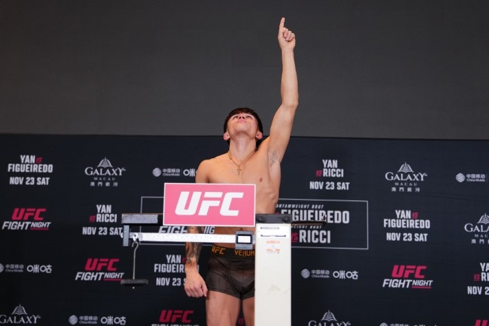 Brandon Moreno Now Faces Lone'er Kavanagh in Bizarre UFC Mexico City Main Event