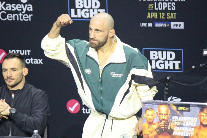 Champ Cashes In with UFC 325 Fight of the Night