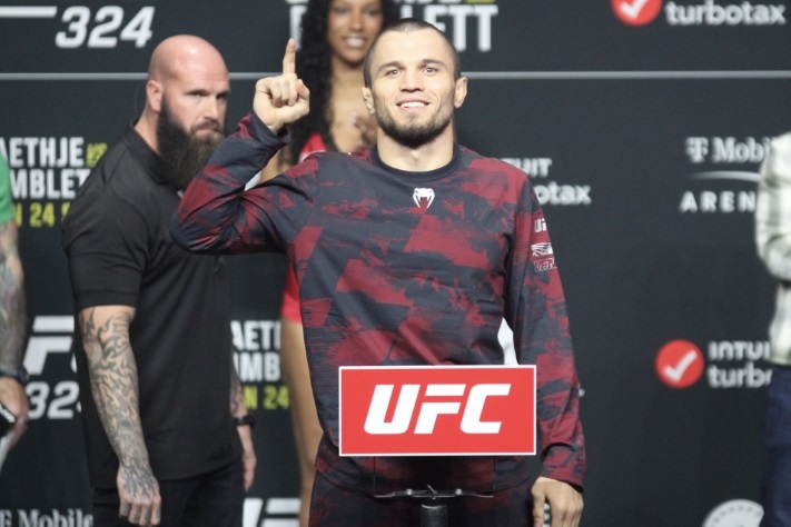 UFC Shanghai: Nurmagomedov vs Yadong Weighs In